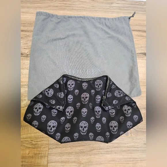 Alexander McQueen - Faithful De-Manta Skull Clutch - Picture 4 of 17